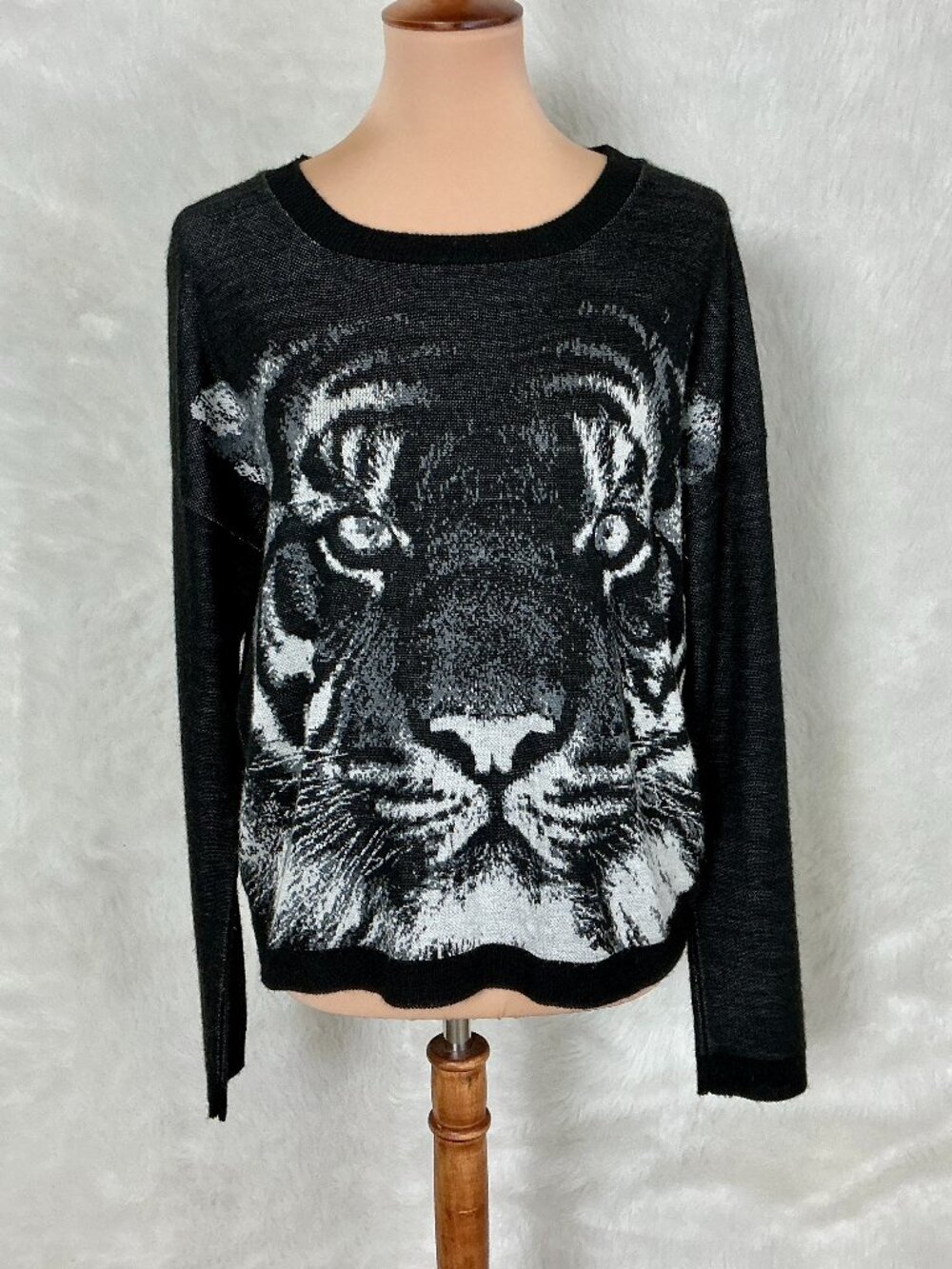 Vintage 90s Y2K Wet Seal Long Sleeve Tiger Graphic Knit Sweater XL